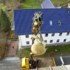 "Alte Glocken" werden aus dem Turm gehoben